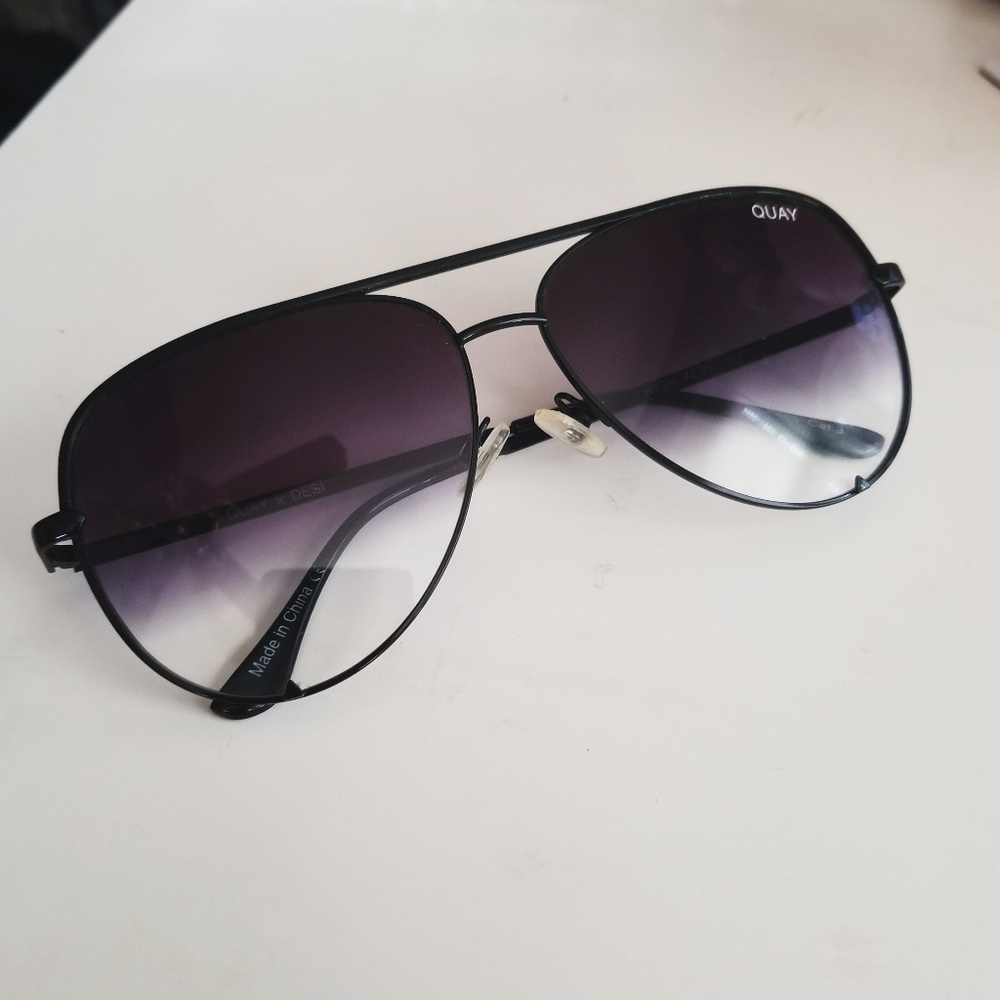 QUAY X DESI High Key Aviators in Black Fade